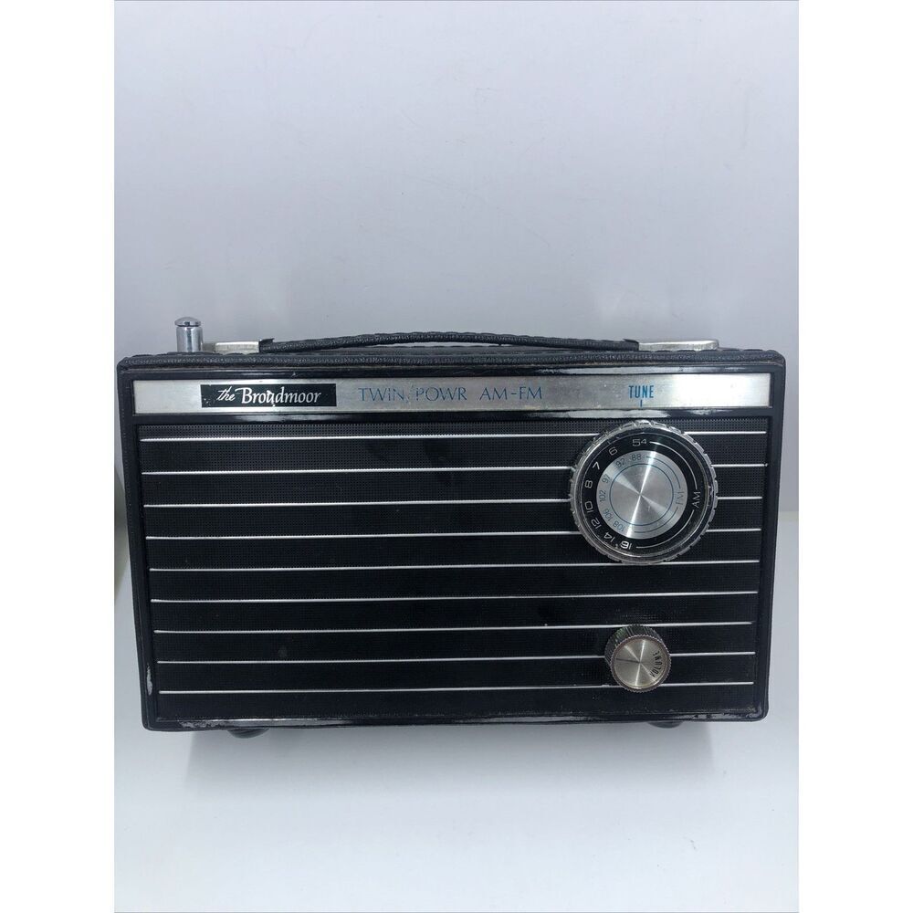 Broadmoor Radio  Model P206 for parts/ display. Nostalgic. Not Working. Rare